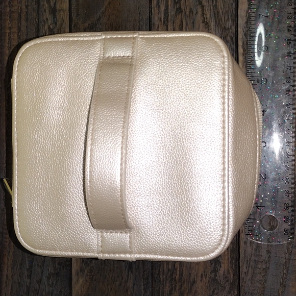 Clarins Pearl Cosmetics Case NEW - Picture 5 of 7